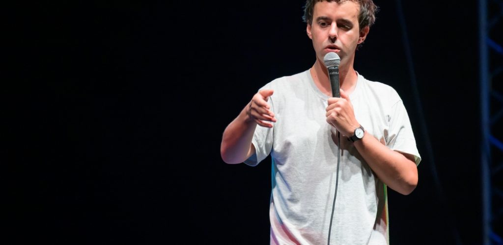 Luca Ravenna: il primo stand-up comedian italiano a conquistare l’America